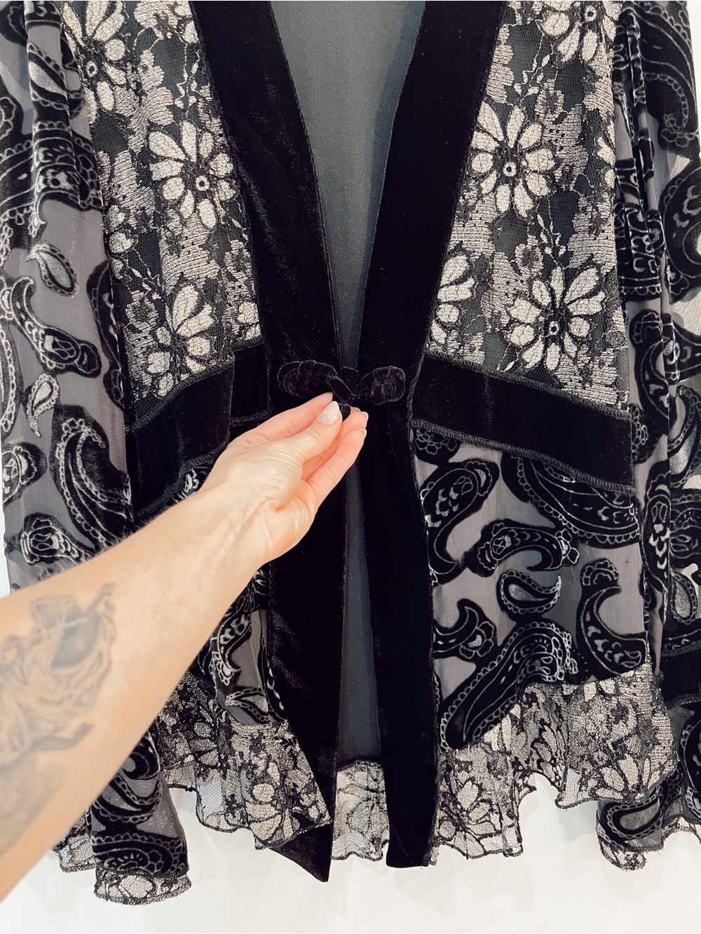 Vintage 100% Silk Lacy Floral and Paisley Komono Jacket with Bell Sleeves - Picture 8 of 10